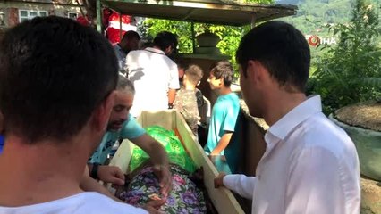 En acı tablo: Anne-kız birlikte son yolculuğuna uğurlandı