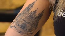 Se pone de moda entre los peregrinos tatuarse la experiencia del Camino de Santiago