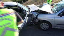 İki otomobil kafa kafaya çarpıştı: 5 yaralı
