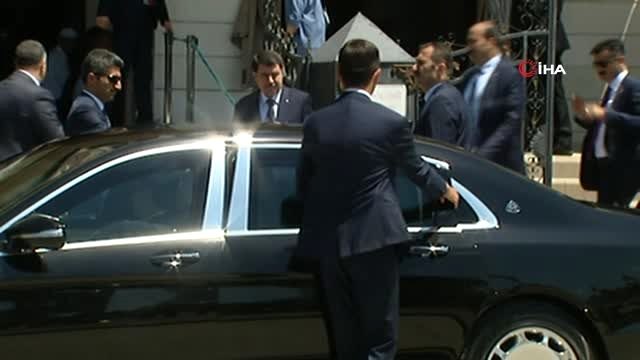 Cumhurbaşkanı Erdoğan'a cuma namazı çıkışında vatandaşlardan yoğun ilgi