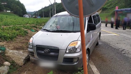강릉에서 승합차 교통사고...밭일 후 귀가 여성 10명 부상 / YTN