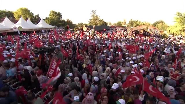 Pakdemirli: Yazılımı ve tasarımı yerli ve milli elektrikli traktörümüz görücüye çıktı