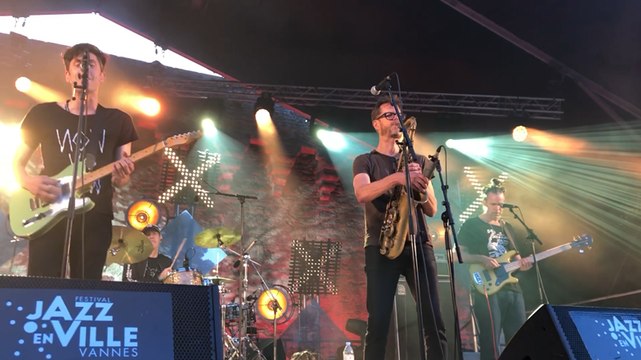 Donny McCaslin fait vibrer le jardin des remparts à Jazz en ville
