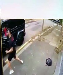 Ils essaient de voler la voiture des footballeurs Özil et Kolasinac !