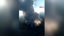 DHA DIŞ - Endonezya'da patlayan yanardağ paniğe neden oldu