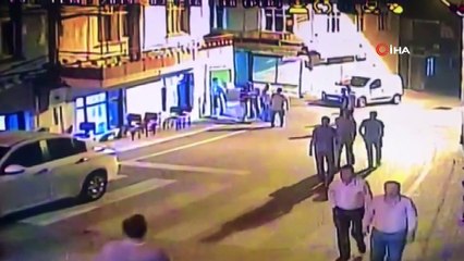 Eski ortağını kıraathane önünde silahla yaraladı