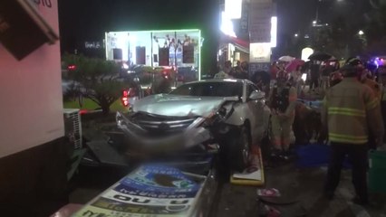 한밤 중 인도로 돌진한 택시 ...2명 사상 / YTN