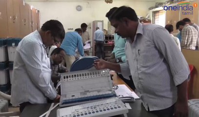 வேலூர் பாராளுமன்ற தேர்தல் வாக்குபதிவிற்காக வாக்குபதிவு இயந்திரங்களில் சின்னங்கள் பொருத்தும் பணி