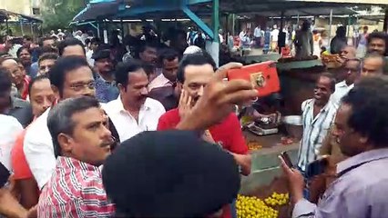 வேலூரில் காலையிலேயே வாக்கிங் சென்றவாறு வாக்கு சேகரிப்பில் ஈடுபட்ட ஸ்டாலின்!-வீடியோ