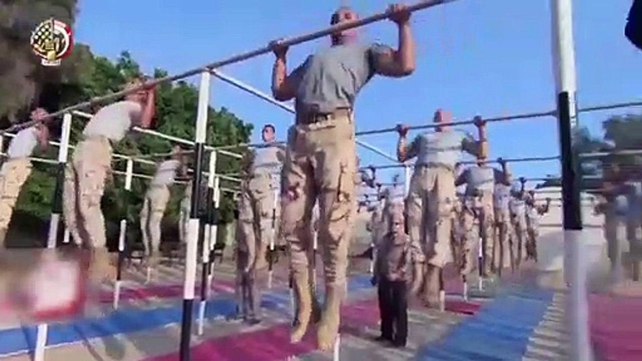 Gövde gösterisi yapayım derken rezil olmak... Mısır Ordusu'ndan sirk gösterisi!