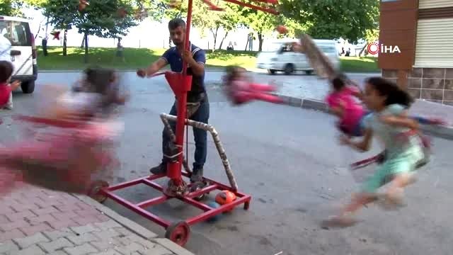Seyyar dönme dolap çocukların ilgi odağı oluyor