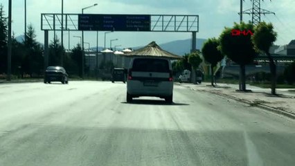 KONYA TRAFİKTE SEYREDEN 'ŞEMSİYE'Lİ ARAÇ DİKKAT ÇEKTİ