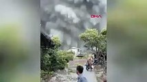 Endonezya'da yanardağ patlaması panik yarattı