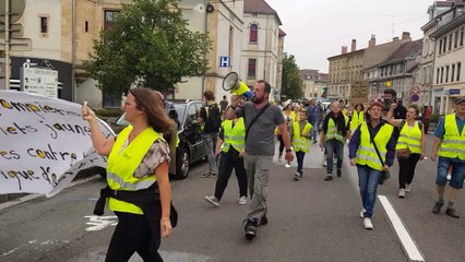 Les gilets jaunes de Pontarlier et Besançon manifestent à Pontarlier