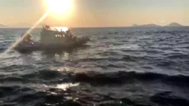 Yunanistan'a yüzerek kaçmaya çalıştılar