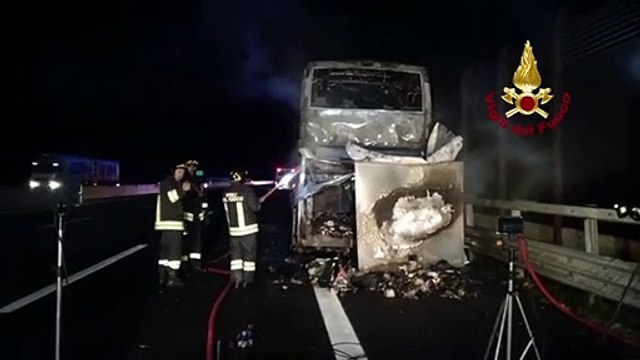 Rimini - Incendio pullman sull'autostrada A14 (26.07.19)