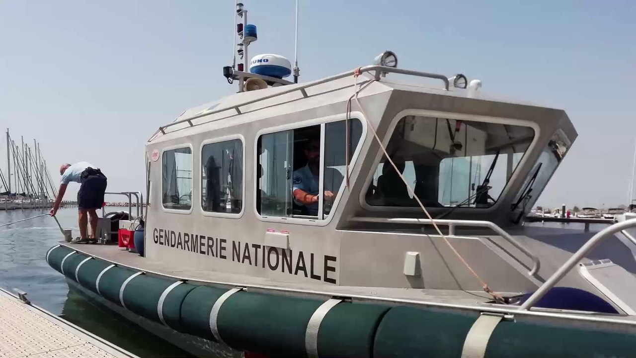 La gendarmerie du Grau du Roi contrôle les plaisanciers dans la baie d'Aigues Mortres