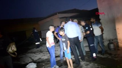 MANİSA SURİYELİ 25 KİŞİLİK AİLENİN KALDIĞI EV YANDI