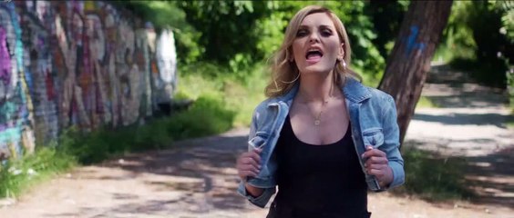 Χριστίνα Καρόλου - Όπως Θέλω Εγώ (Official Video Clip)