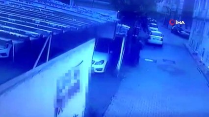 Örümcek adamı aratmayan hırsız kamerada