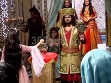 ALADDIN | Yasmin gives gold as a reward to Aladdin's mother | अलादीन