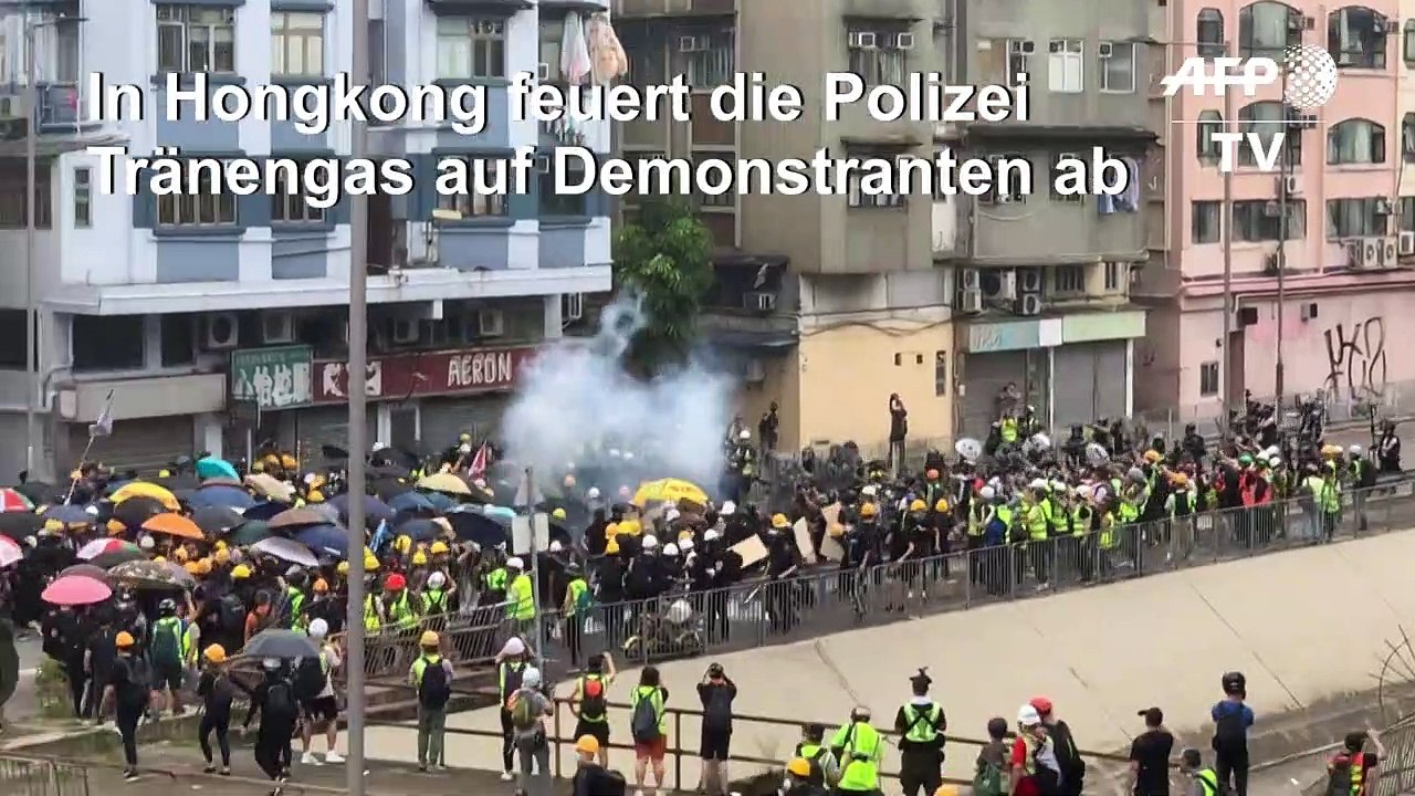 Anti-Mafia-Protest in Hongkong: Polizei feuert Tränengas auf Demonstranten