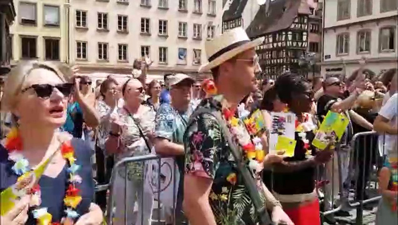 Collectif Métissé fait danser son public à la Grande braderie de Strasbourg