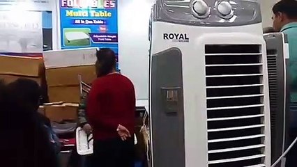 Market me aa gaya bina pani ke thandi hawa dene walaa cooler.