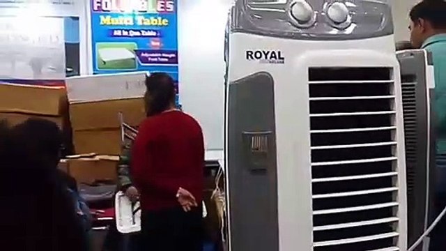 Market me aa gaya bina pani ke thandi hawa dene walaa cooler.