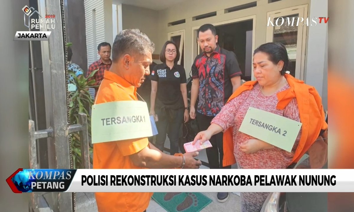 Polisi Rekonstruksi Kasus Narkoba Pelawak Nunung