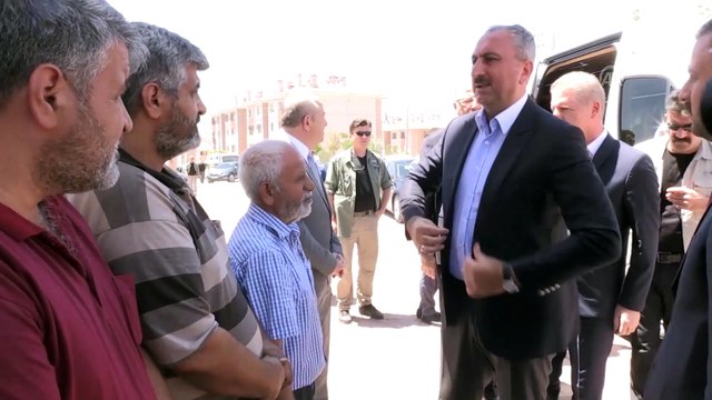 Adalet Bakanı Gül, şehit ailesine taziye ziyaretinde bulundu - GAZİANTEP