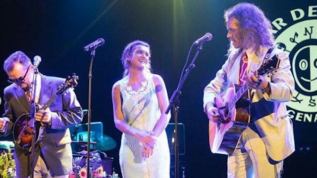Amaia Romero emociona a sus fans cantando junto a Los Hermanos Cubero