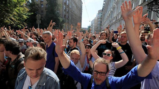 Mosca: raffica di arresti tra gli attivisti dell'opposizione. Oltre 600 i fermi