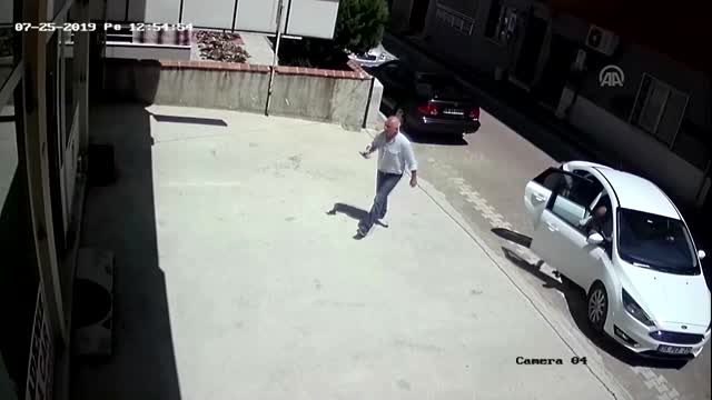 Kemalpaşa belediye başkanı hakkında iş yeri baskını ve tehdit iddiası