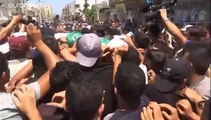 الفلسطينيون يشيعون شاباً قتلته القوات الإسرائيلية خلال احتجاج على حدود غزة