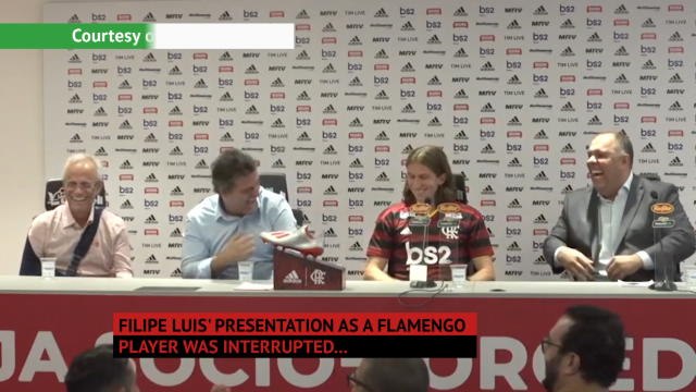 Filipe Luis Flamengo presentation interrupted