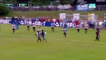 Trabzonspor-Parma maçında ilginç anlar; seyici futbolcunun peşinden koştu