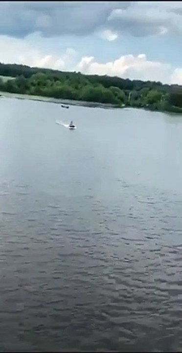 Livraison de 20 pizzas... en Jet Ski !