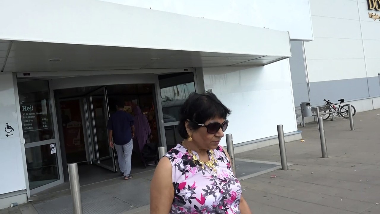 BDMV-99 Aruna, Suraj & Hari Sharma after shopping at Dollar Store Uppsala Jul 27, 2019