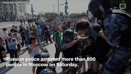Russia: More Than 800 Detained In Opposition Crackdown