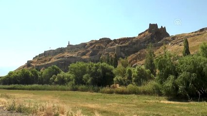 Kafatası olmayan 2 bin 700 yılık kadın iskeleti bulundu