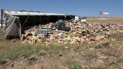 Deterjan yüklü tır devrildi, tırın dorsesindeki deterjanlar yola saçıldı