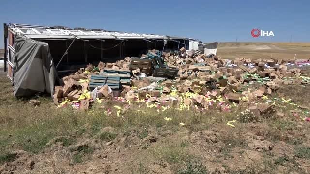 Deterjan yüklü tır devrildi, tırın dorsesindeki deterjanlar yola saçıldı