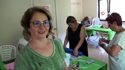 Kağıtlar kadınların elinde sanata dönüşüyor