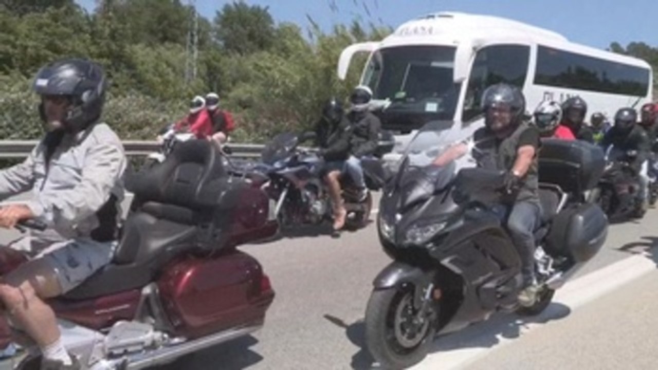 Cursos y guantes obligatorios para motoristas en el plan de Tráfico