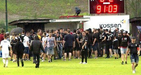 Beşiktaşlı bir grup taraftar Orhan Ak ile fotoğraf çektirdi!