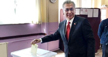 Tepkiler geri adım attırdı! Torbalı Belediye Başkanı oğlunun görevine son verdi