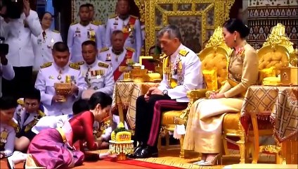 ร.10 แต่งตั้งเมียน้อย ก้อย สินีนาฎ เป็นเจ้าคุณพระ แต่งตั้งต่อหน้าเมียหลวง ตะลึงเลยงานนี้ ราชินีนุ้ย สุทิดา หน้าบูดอึ้งเลย!!!