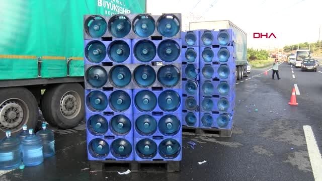 HASDAL-KEMERBURGAZ YOLU'NDA TIR'DAN YOLA SAÇILAN DAMACANALAR KAZAYA NEDEN OLDU