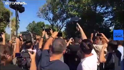 Unterstützer und Gegner von Flüchtlingen aus Syrien geraten aneinander